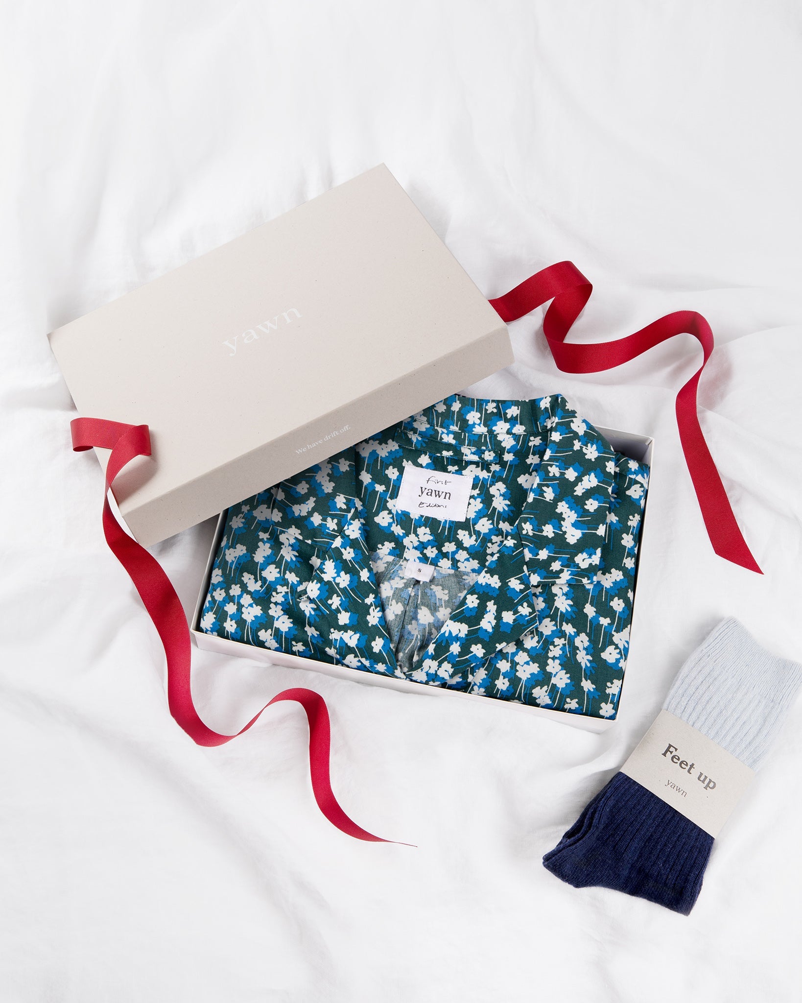 Pyjama Gift Box Spray of Flowers Gift set Yawn 